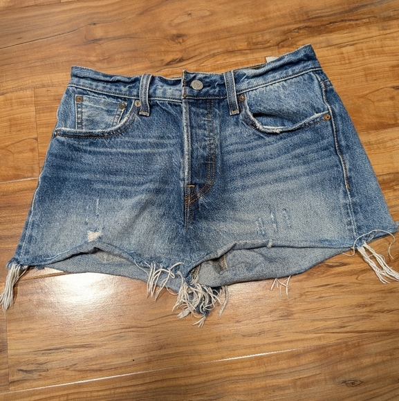 Levi's Cutoff Shorts Women's 26 Distressed Medium Wash Denim 14.5" Waist - Picture 1 of 5
